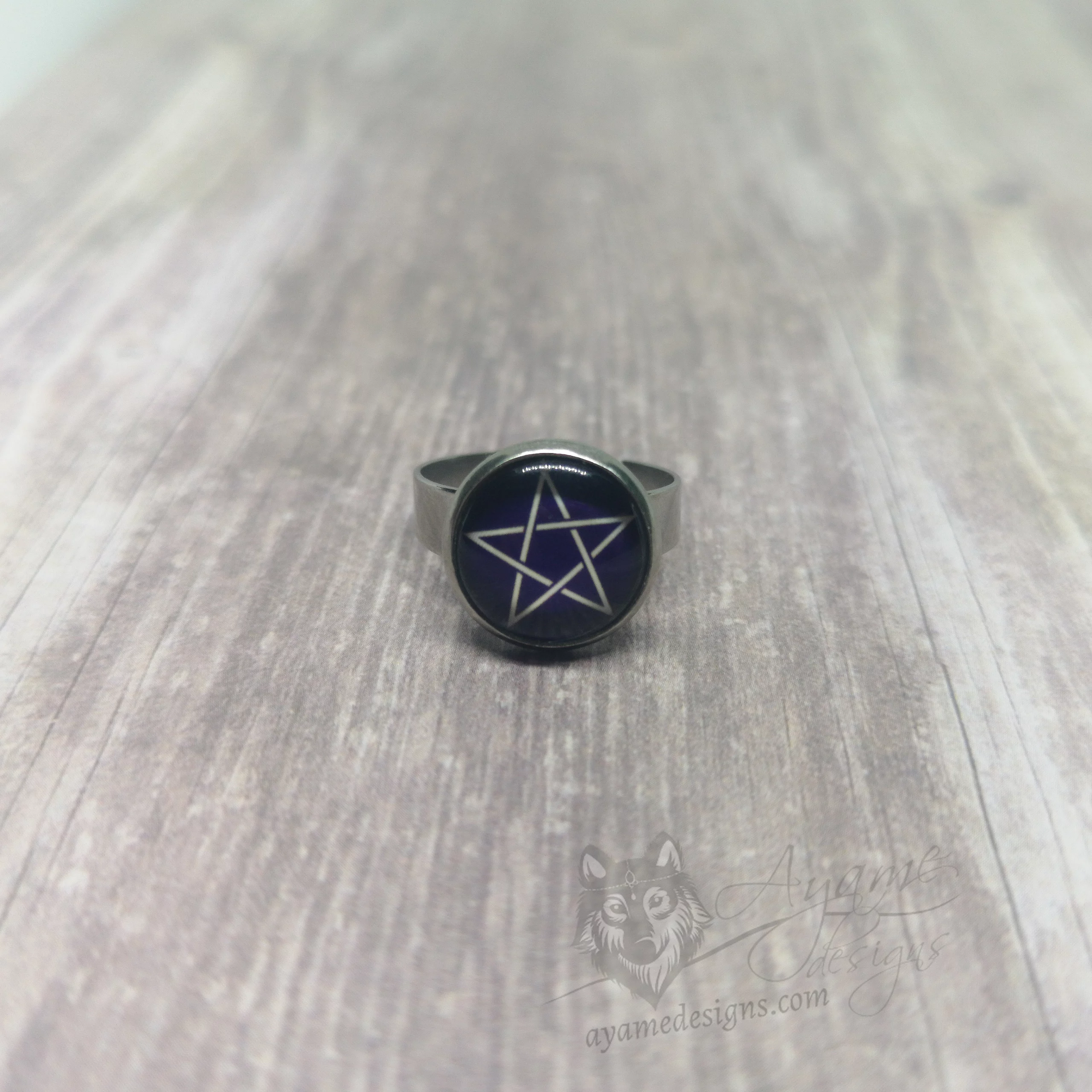 Adjustable stainless steel ring with glass pentagram cabochon