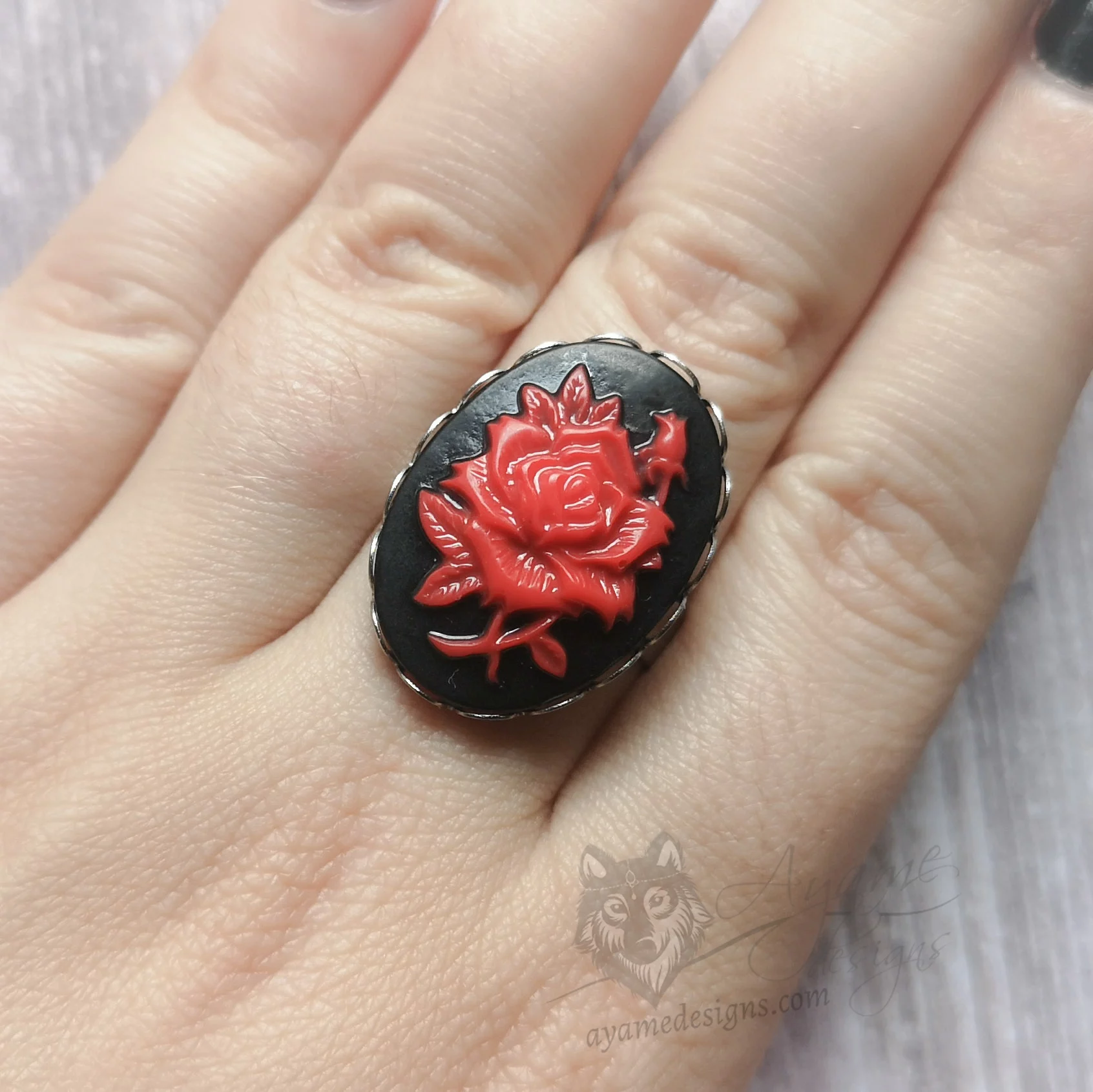 Adjustable stainless steel ring with a Victorian rose cameo