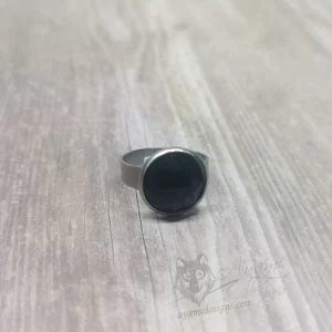 Adjustable stainless steel ring with faceted resin cabochon