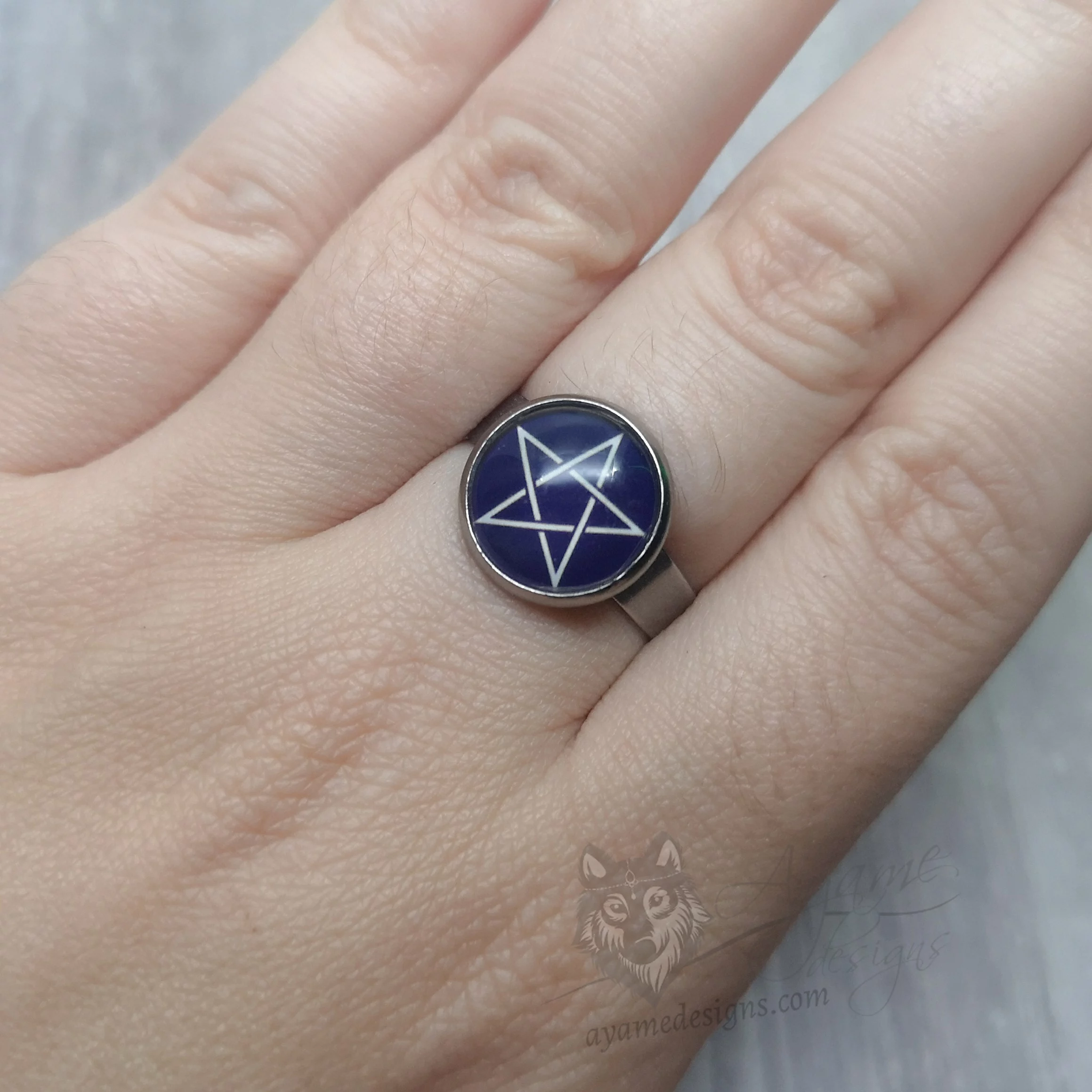Adjustable stainless steel ring with glass pentagram cabochon
