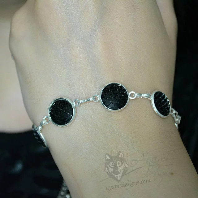 Adjustable stainless steel cabochon bracelet with black resin mermaid scales